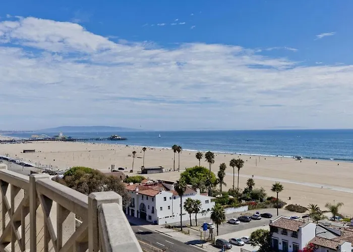 Exquisite 3 Bedroom Santa Monica Penthouse