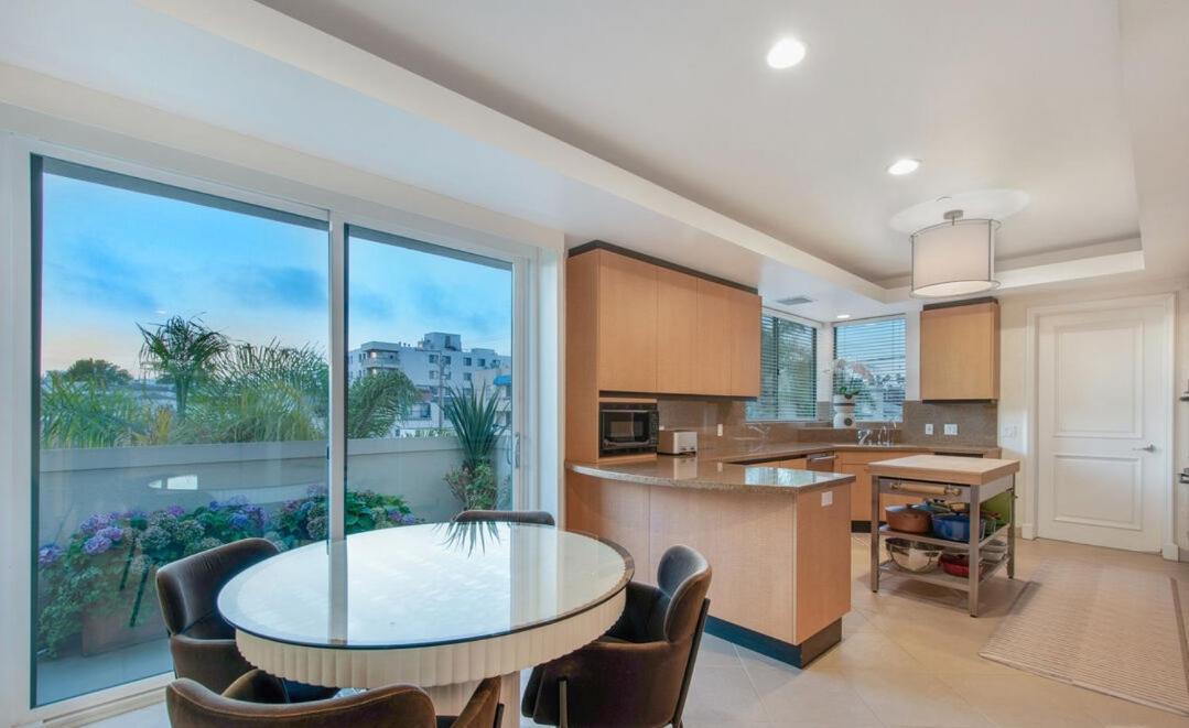 Exquisite 3 Bedroom Santa Monica Penthouse Appartement *